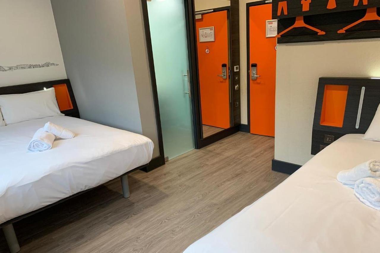 Easyhotel Milton Keynes Ngoại thất bức ảnh